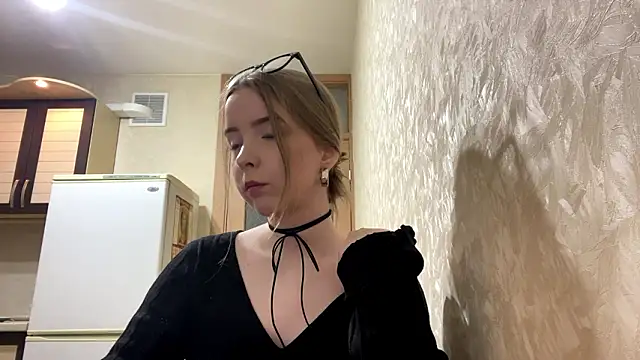 HillaryZelek online show from February 2026 04:08:01 PM