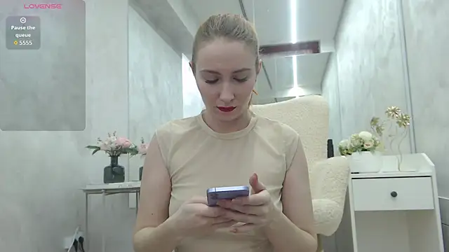 EmberLuna  online show from April 2026 05:27:01 AM