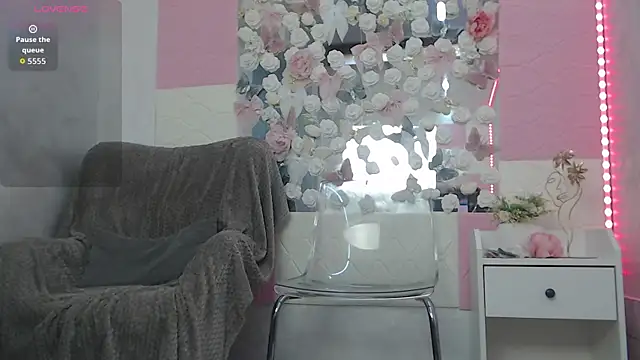 EmberLuna  online show from June 2026 06:29:01 AM