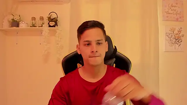 Snapshot of sexy_andres01 chatting on April 2026 02:44:01 PM sexy andres01 online show from April 2026 02:44:01 PM