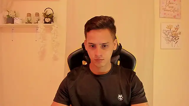 Snapshot of sexy_andres01 chatting on April 2026 03:00:02 AM sexy andres01 online show from April 2026 03:00:02 AM