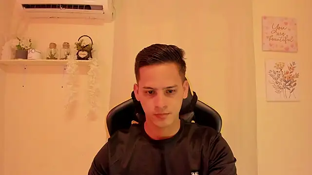 Snapshot of sexy_andres01 chatting on April 2026 02:43:01 PM sexy andres01 online show from April 2026 02:43:01 PM