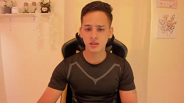 Snapshot of sexy_andres01 chatting on April 2026 02:33:01 PM sexy andres01 online show from April 2026 02:33:01 PM