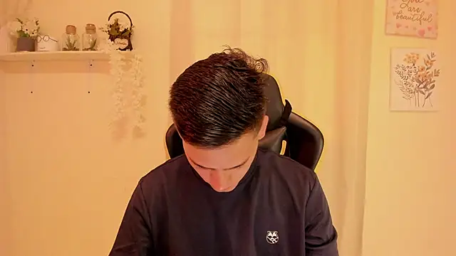 Snapshot of sexy_andres01 chatting on April 2026 01:45:02 PM sexy andres01 online show from April 2026 01:45:02 PM