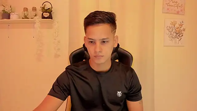 Snapshot of sexy_andres01 chatting on April 2026 02:47:01 PM sexy andres01 online show from April 2026 02:47:01 PM