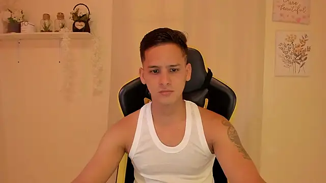 Snapshot of sexy_andres01 chatting on April 2026 01:42:02 PM sexy andres01 online show from April 2026 01:42:02 PM