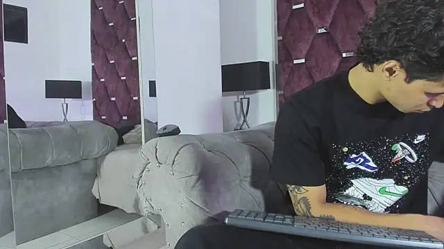 Snapshot of TonyBenedetti chatting on June 2026 08:33:02 PM TonyBenedetti online show from June 2026 08:33:02 PM