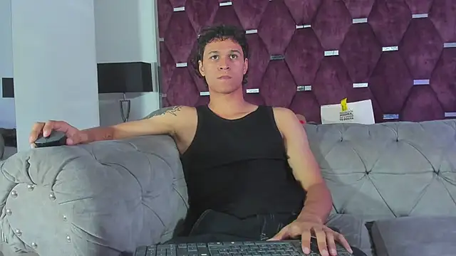 Snapshot of TonyBenedetti chatting on June 2026 08:46:01 PM TonyBenedetti online show from June 2026 08:46:01 PM