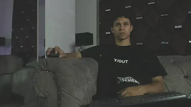 Snapshot of TonyBenedetti chatting on July 2026 08:33:02 PM TonyBenedetti online show from July 2026 08:33:02 PM