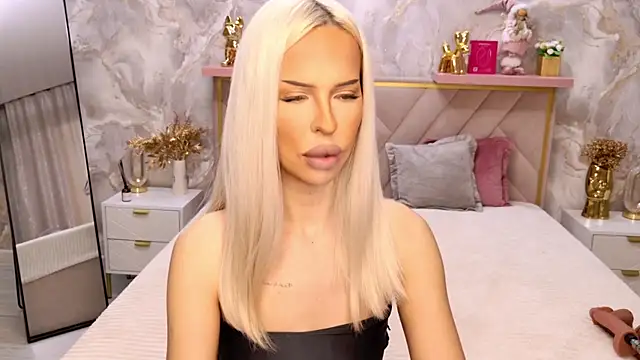 EvaXElfi online show from April 2026 12:22:01 AM