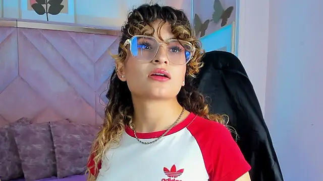 Snapshot of emilyjonesss_ chatting on March 2026 08:04:01 PM emilyjonesss online show from March 2026 08:04:01 PM