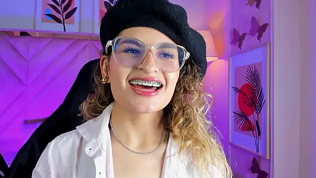 Snapshot of emilyjonesss_ chatting on March 2026 08:46:02 PM emilyjonesss online show from March 2026 08:46:02 PM