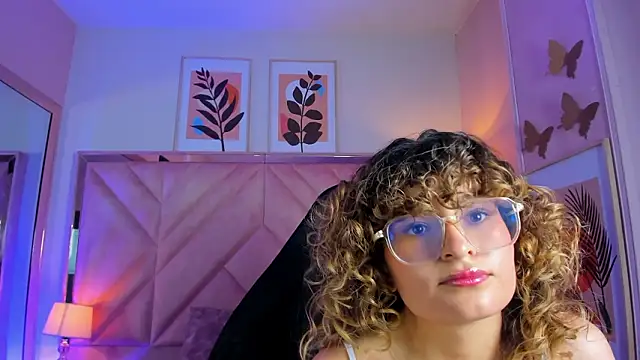 Snapshot of emilyjonesss_ chatting on March 2026 09:20:02 PM emilyjonesss online show from March 2026 09:20:02 PM