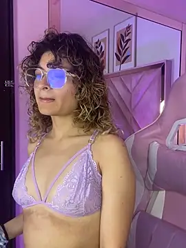 Snapshot of emilyjonesss_ chatting on April 2026 09:52:01 PM emilyjonesss online show from April 2026 09:52:01 PM