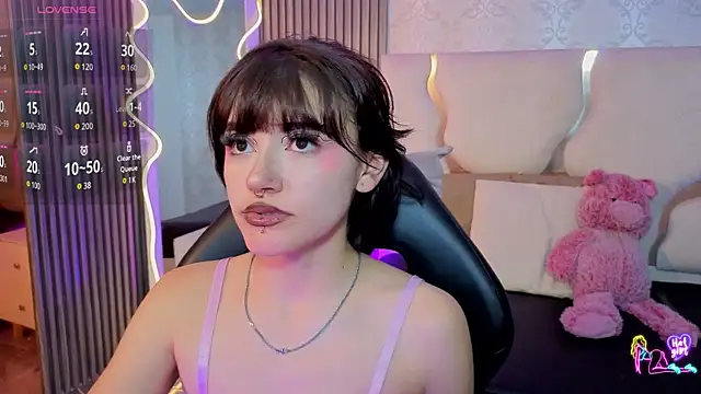 Snapshot of Cloee_tay1 chatting on June 2026 03:06:02 PM Cloee tay1 online show from June 2026 03:06:02 PM