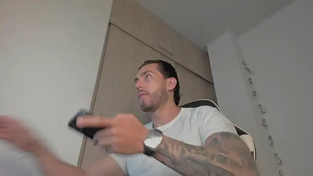 Axel  Blaze online show from April 2026 12:16:02 PM