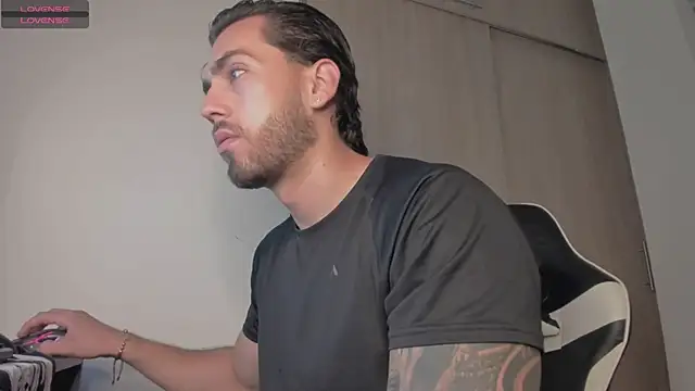 Axel  Blaze online show from April 2026 01:07:01 PM