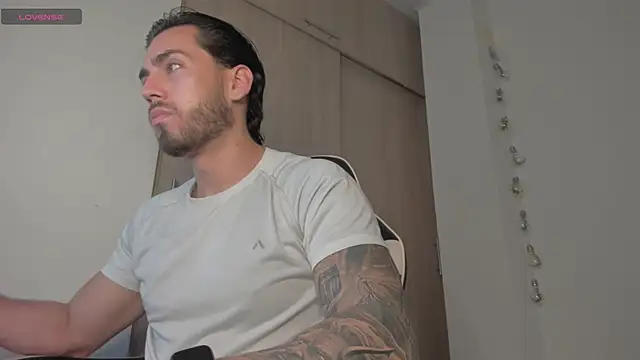 Axel  Blaze online show from April 2026 12:42:01 PM