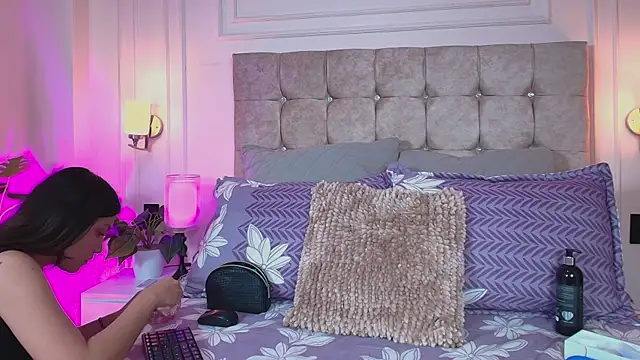 Snapshot of gabyevans4 chatting on April 2026 12:08:02 PM gabyevans4 online show from April 2026 12:08:02 PM