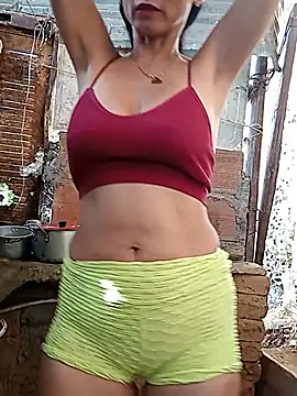 Snapshot of yuliitza4 chatting on June 2026 09:57:01 PM yuliitza4 online show from June 2026 09:57:01 PM