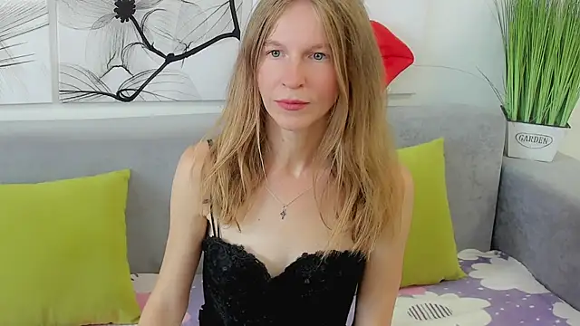 Snapshot of Mira_XOo chatting on July 2026 01:57:01 PM Mira XOo online show from July 2026 01:57:01 PM