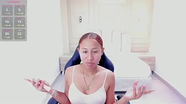 LESLYSIMPSON online show from April 2026 07:25:01 PM