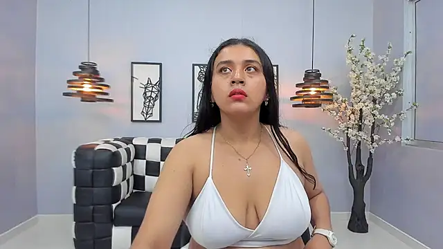 Lunaa Abril online show from March 2026 12:01:02 PM