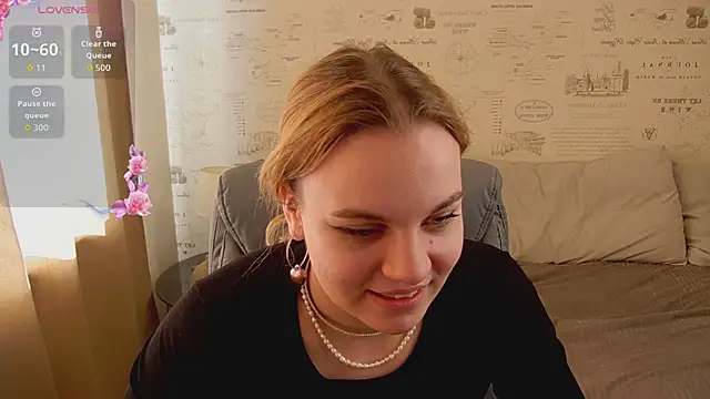 Snapshot of Glow_Margo chatting on June 2026 01:17:02 AM Glow Margo online show from June 2026 01:17:02 AM