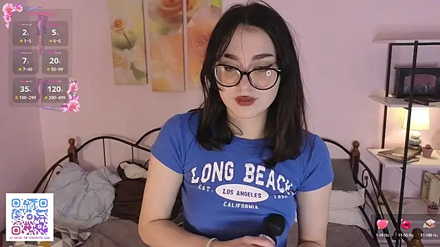 Snapshot of Bell_Menis chatting on April 2026 12:13:01 PM Bell Menis online show from April 2026 12:13:01 PM