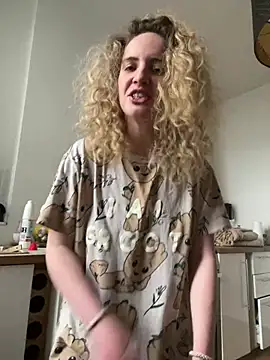 curlyirishgirl online show from February 2026 05:01:01 PM