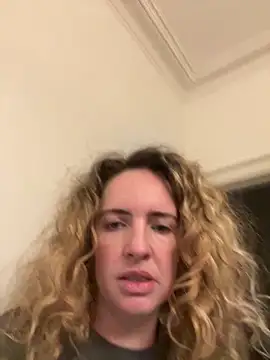 curlyirishgirl online show from March 2026 11:00:02 PM