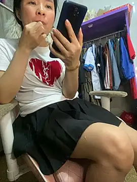 Ivy Trix2 online show from April 2026 04:17:02 AM