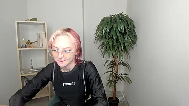 LilySalmond online show from March 2026 08:11:01 AM