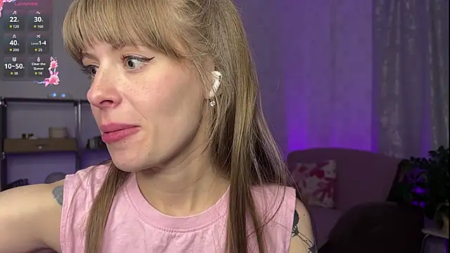 Snapshot of RosaMoore chatting on April 2026 07:07:02 PM RosaMoore online show from April 2026 07:07:02 PM