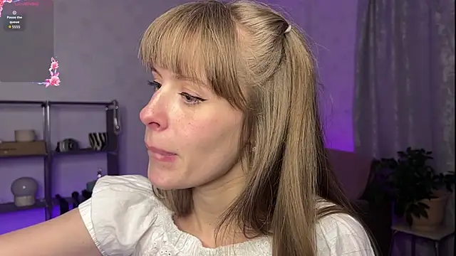 Snapshot of RosaMoore chatting on April 2026 02:42:01 PM RosaMoore online show from April 2026 02:42:01 PM