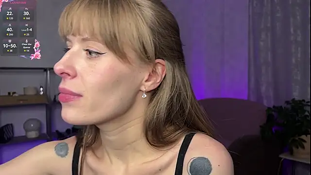 Snapshot of RosaMoore chatting on April 2026 03:07:01 PM RosaMoore online show from April 2026 03:07:01 PM