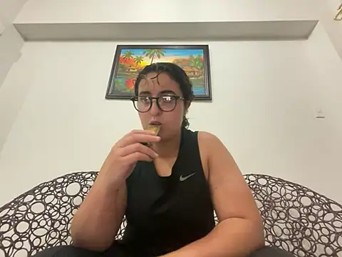 Snapshot of yassiestar chatting on April 2026 05:36:01 PM yassiestar online show from April 2026 05:36:01 PM