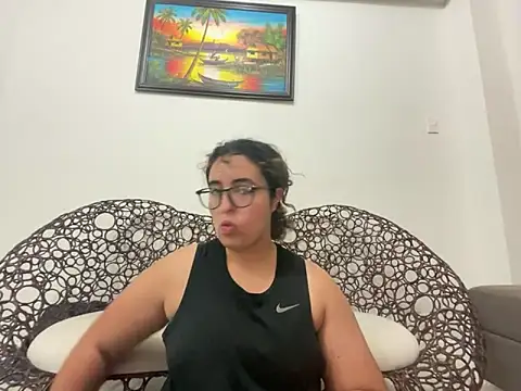 Snapshot of yassiestar chatting on April 2026 05:48:02 PM yassiestar online show from April 2026 05:48:02 PM