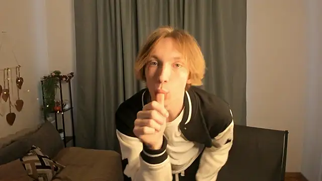 Snapshot of SilverFeral chatting on March 2026 05:13:01 AM SilverFeral online show from March 2026 05:13:01 AM