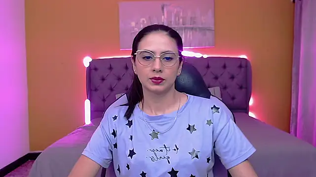 Snapshot of alexaneuer chatting on June 2026 01:13:01 PM alexaneuer online show from June 2026 01:13:01 PM