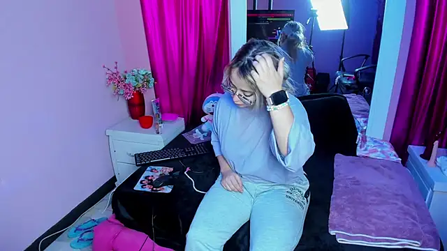 Maky Coss online show from March 2026 01:17:02 PM