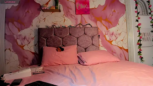 Miis Beella online show from April 2026 01:48:02 PM