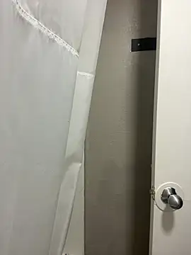 Snapshot of Loopsies chatting on April 2026 01:23:02 AM Loopsies online show from April 2026 01:23:02 AM