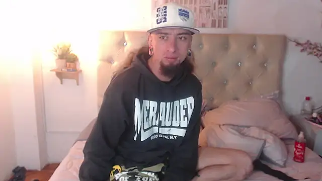 Snapshot of Rommen_N_Zoe chatting on April 2026 11:21:02 PM Rommen N Zoe online show from April 2026 11:21:02 PM