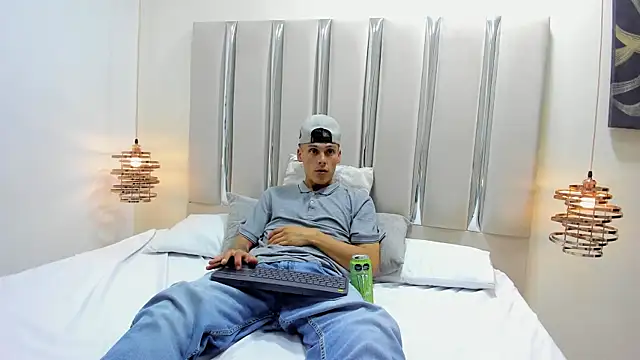 Snapshot of Ethan_Wolfe chatting on February 2026 06:02:01 AM Ethan Wolfe online show from February 2026 06:02:01 AM