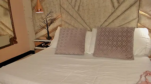 EmeelyMuller online show from April 2026 06:07:02 AM