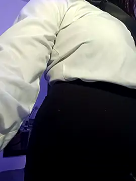 Snapshot of tokio-co chatting on April 2026 04:12:02 AM tokio-co online show from April 2026 04:12:02 AM