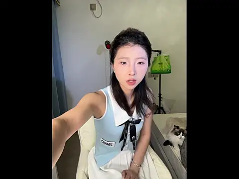 Y--F--LOVE online show from March 2026 03:26:01 PM