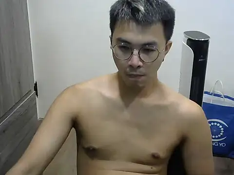 Snapshot of silverwolfwoof chatting on June 2026 01:12:01 PM silverwolfwoof online show from June 2026 01:12:01 PM