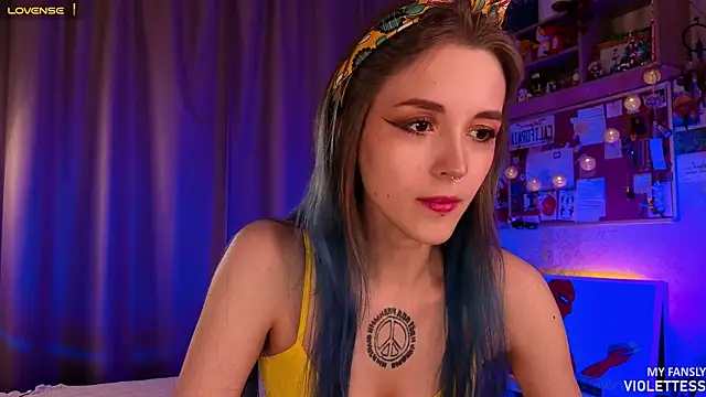 Snapshot of violettess chatting on April 2026 04:01:01 PM violettess online show from April 2026 04:01:01 PM